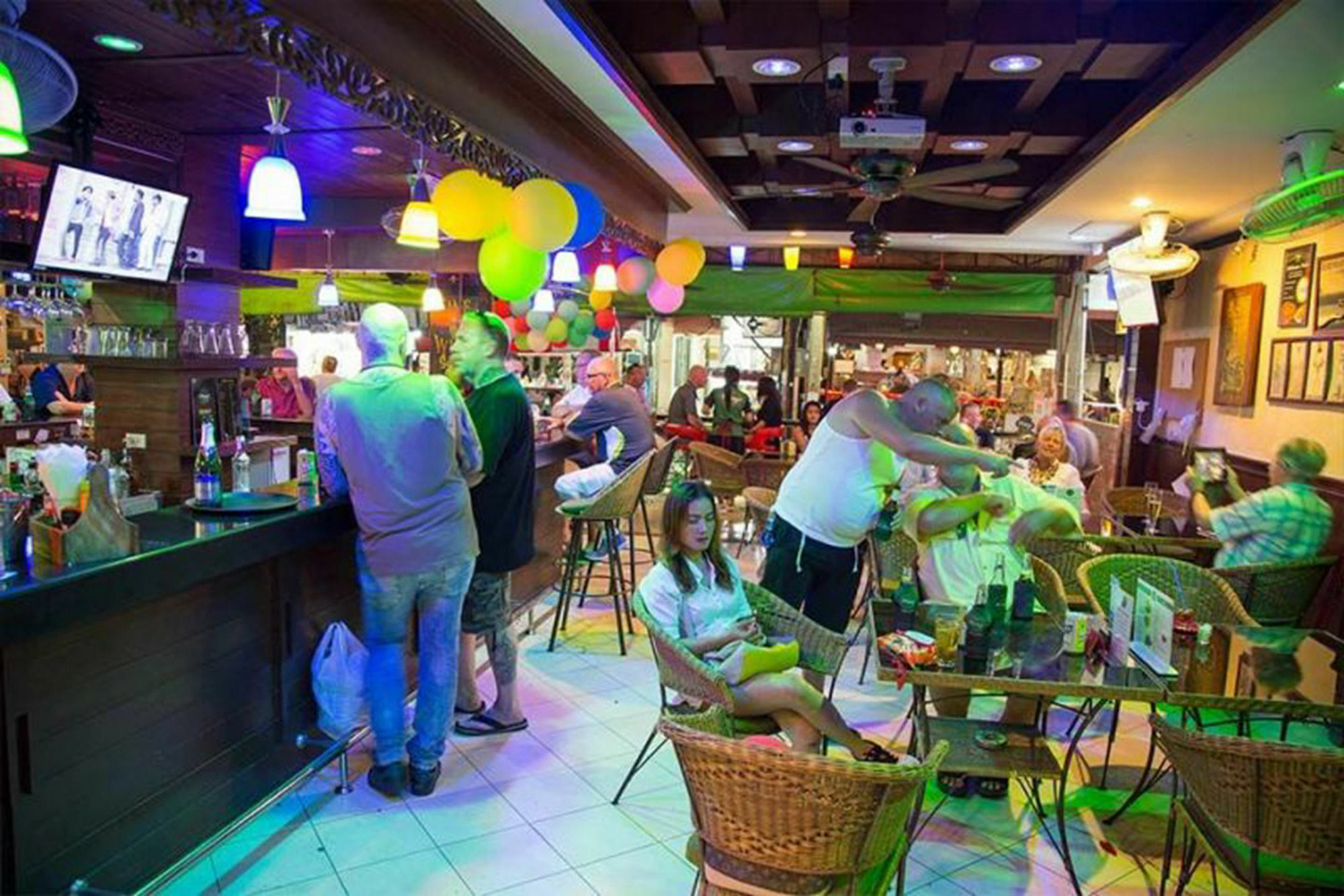 Harrys Hotel Bar & Restaurant Pattaya Eksteriør billede