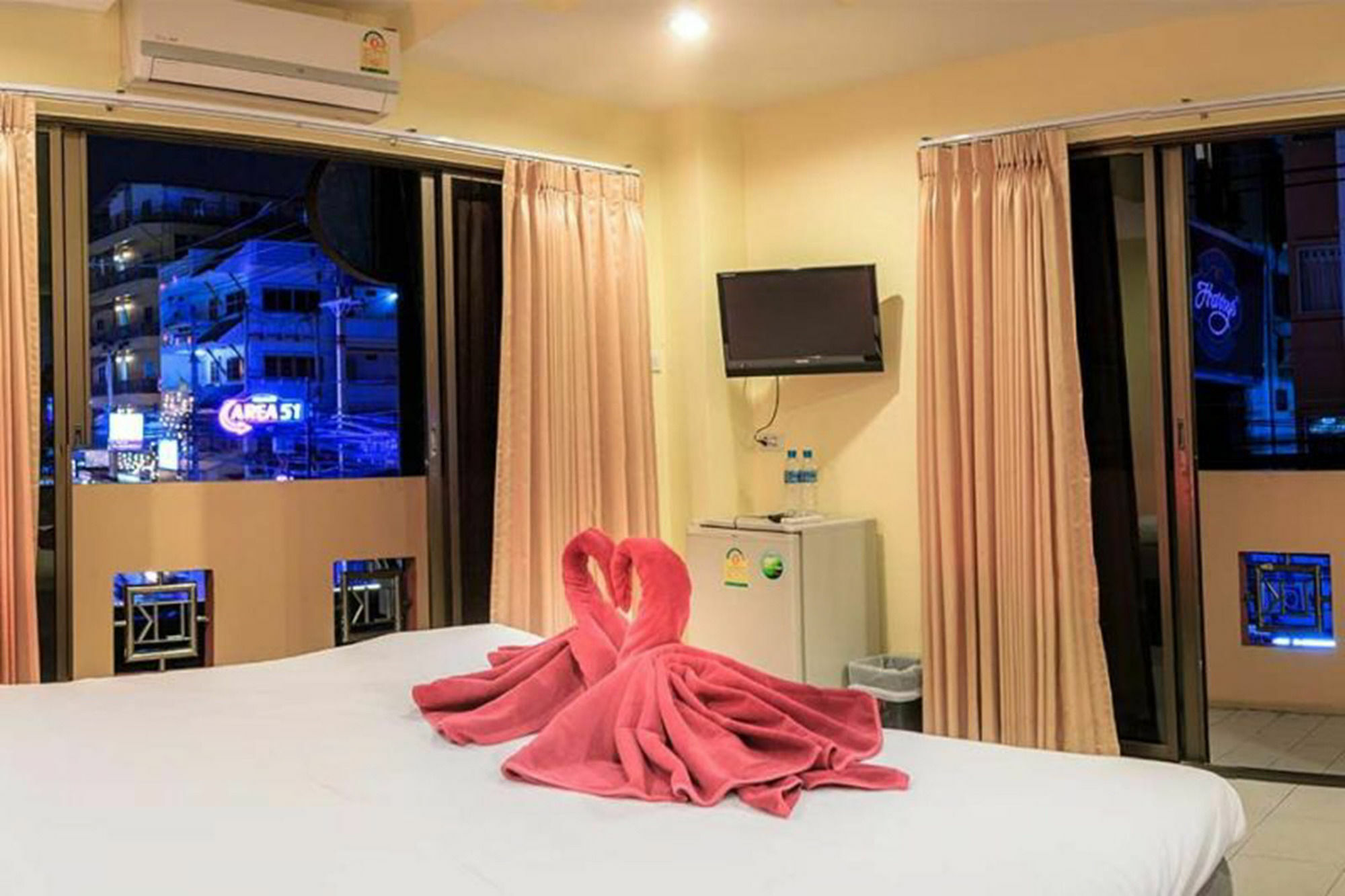 Harrys Hotel Bar & Restaurant Pattaya Eksteriør billede